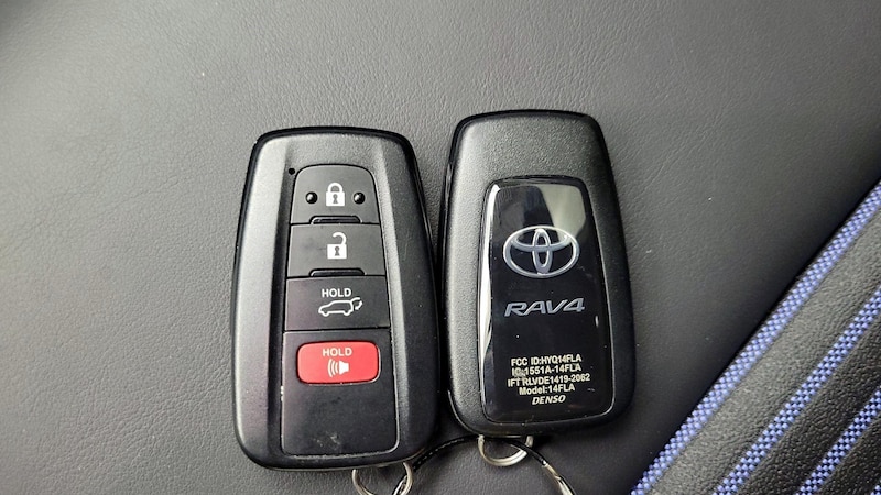 2023 Toyota RAV4 XSE 24