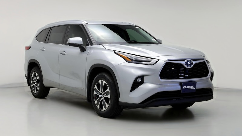 2022 Toyota Highlander XLE Hero Image