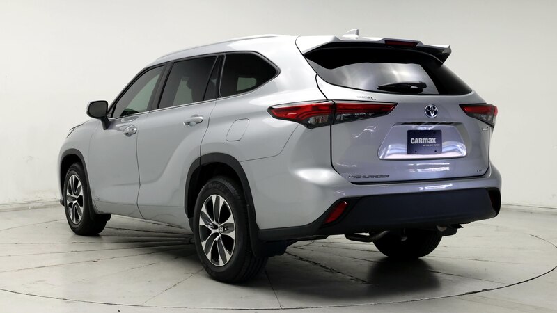 2022 Toyota Highlander XLE 2