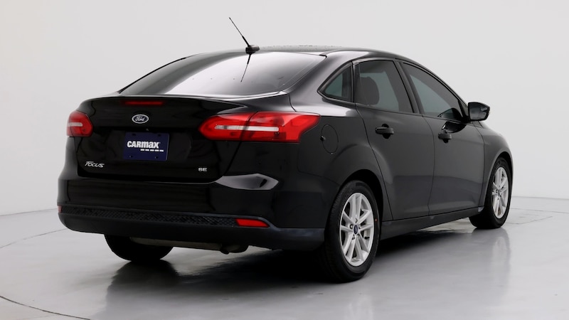 2017 Ford Focus SE 8