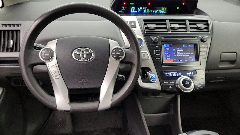 2013 Toyota Prius v Three 10