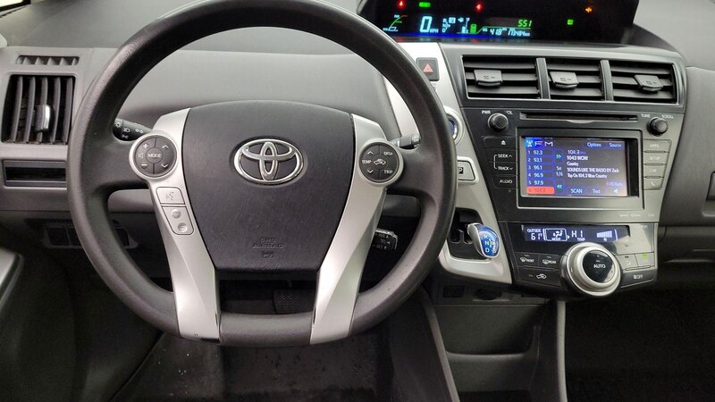 2013 Toyota Prius v Three 18