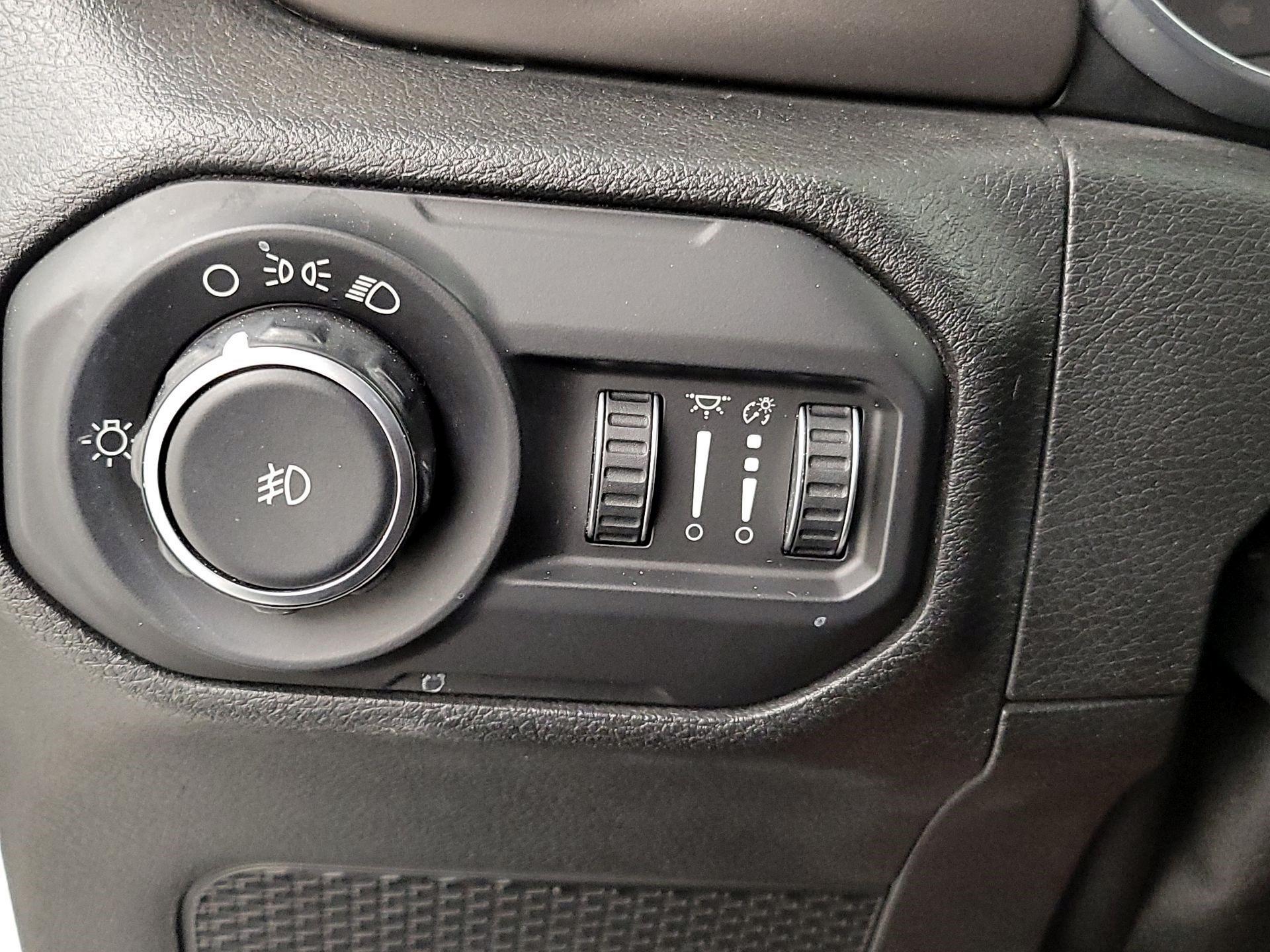 Thumbnail: 2018 Jeep Wrangler - 13