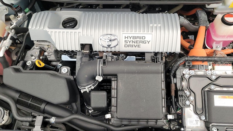 2015 Toyota Prius Three 22