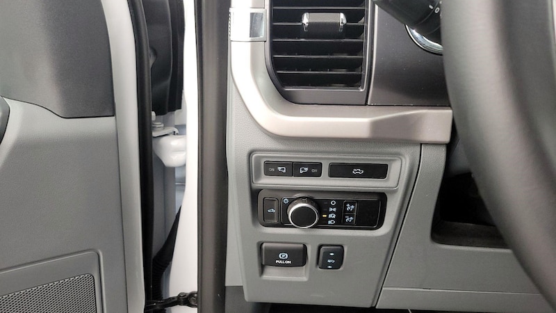 2023 Ford F-150 Lightning XLT 13