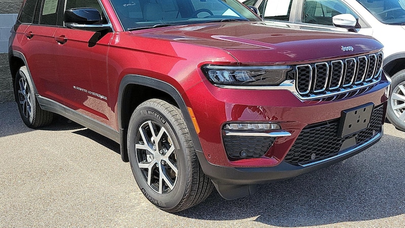 2023 Jeep Grand Cherokee Limited Edition Hero Image