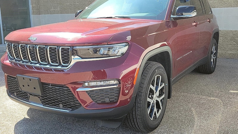 2023 Jeep Grand Cherokee Limited Edition 3