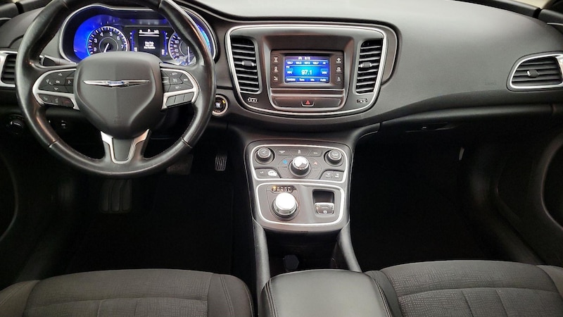 2016 Chrysler 200 Limited 9