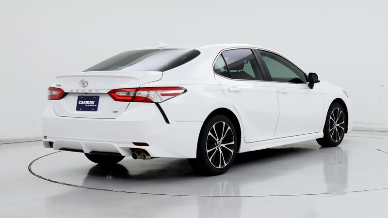 2020 Toyota Camry SE 8