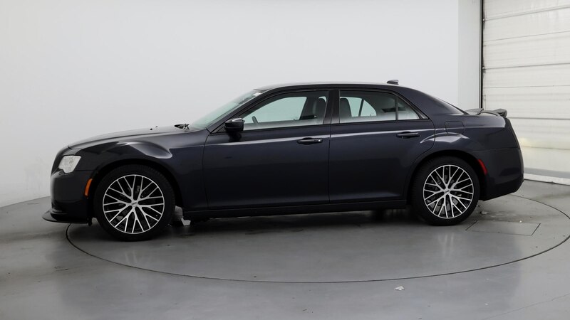 2019 Chrysler 300 Touring 3