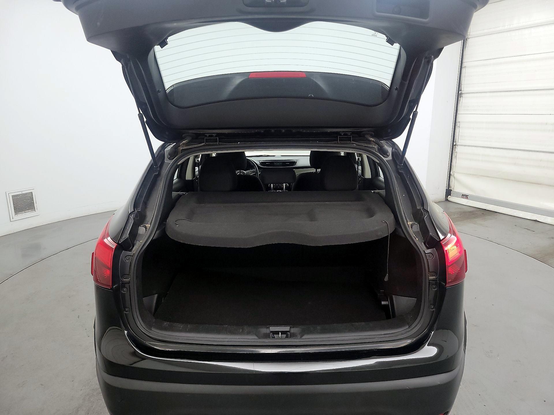 Thumbnail: 2019 Nissan Rogue Sport - 16