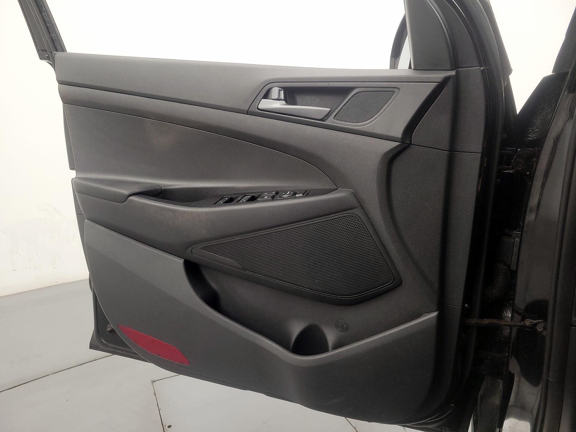 Thumbnail: 2017 Hyundai Tucson - 12