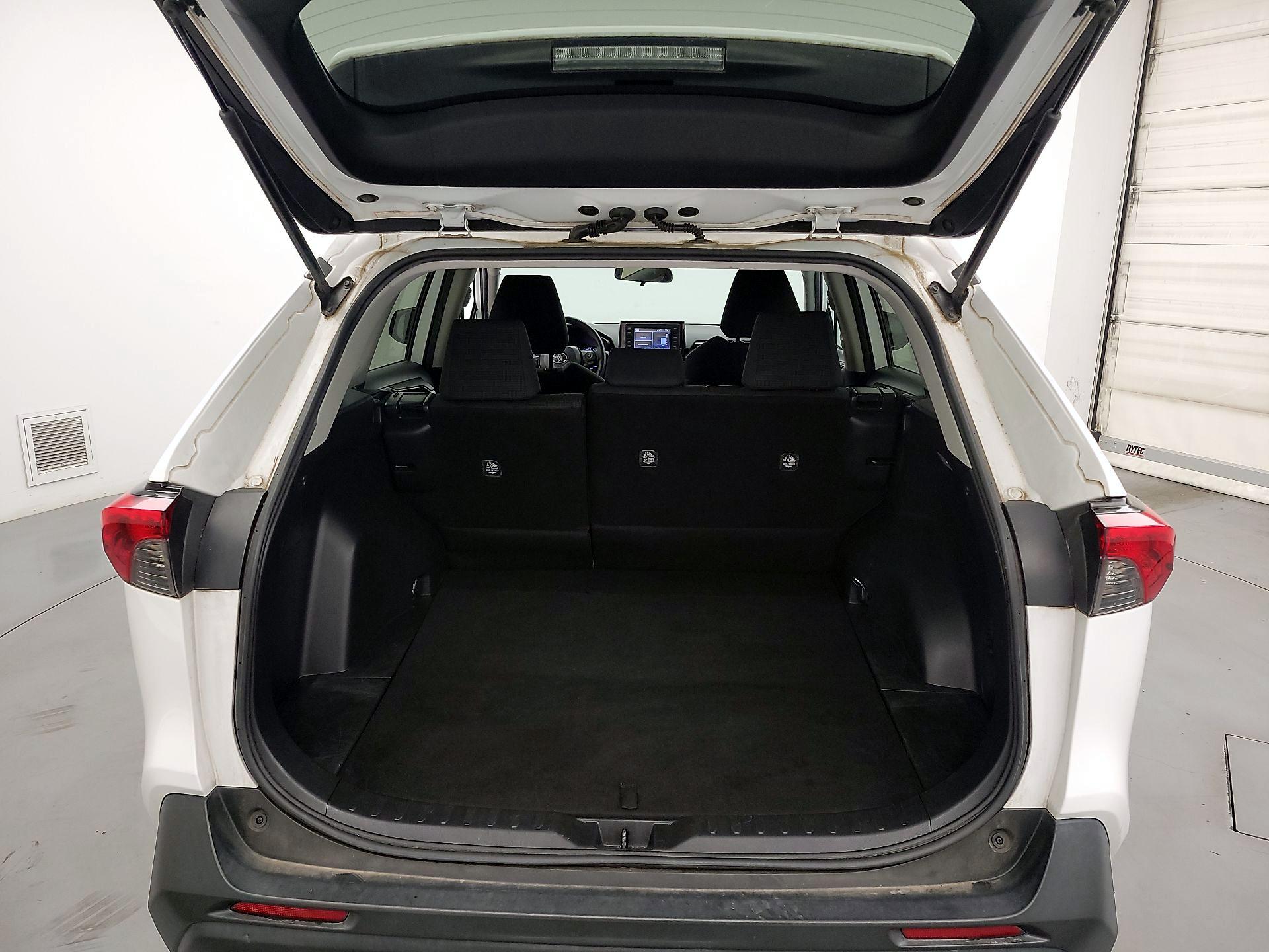Thumbnail: 2020 Toyota RAV4 - 16
