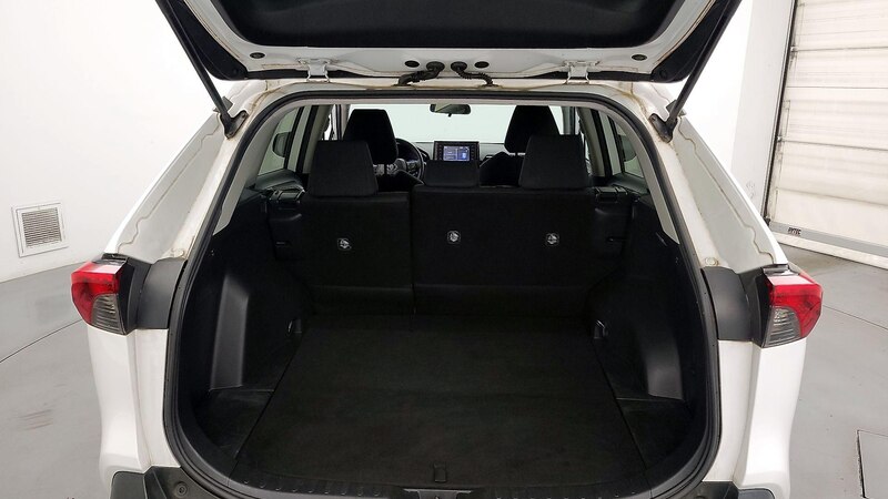 2020 Toyota RAV4 LE 16
