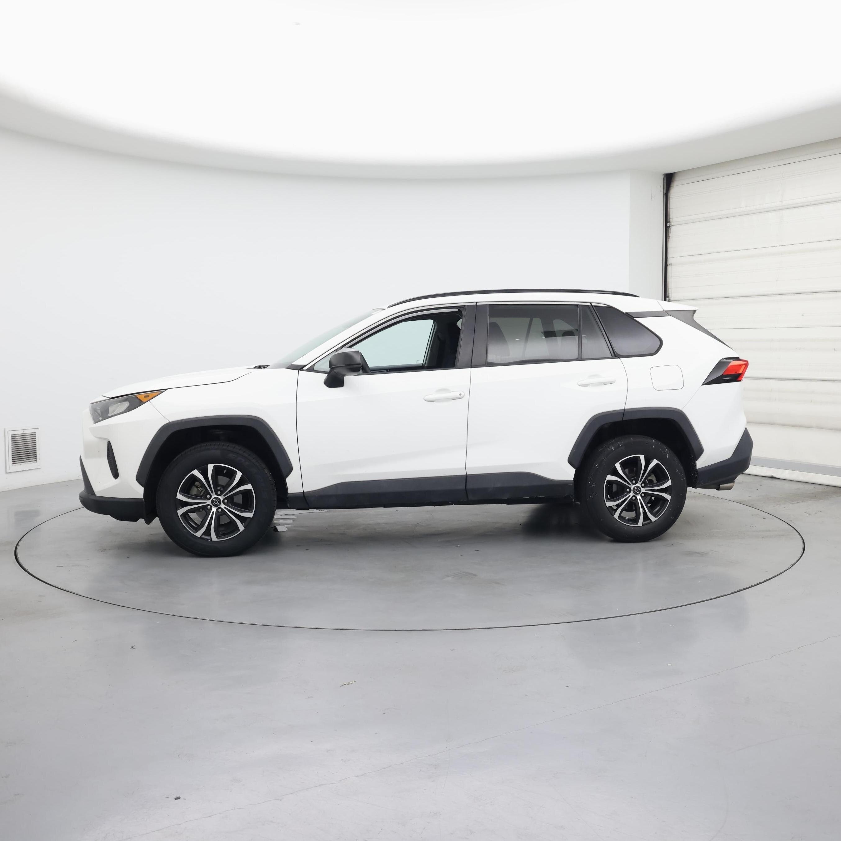 Thumbnail: 2020 Toyota RAV4 - 3