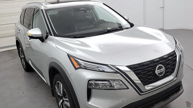 2021 Nissan Rogue SL Hero Image