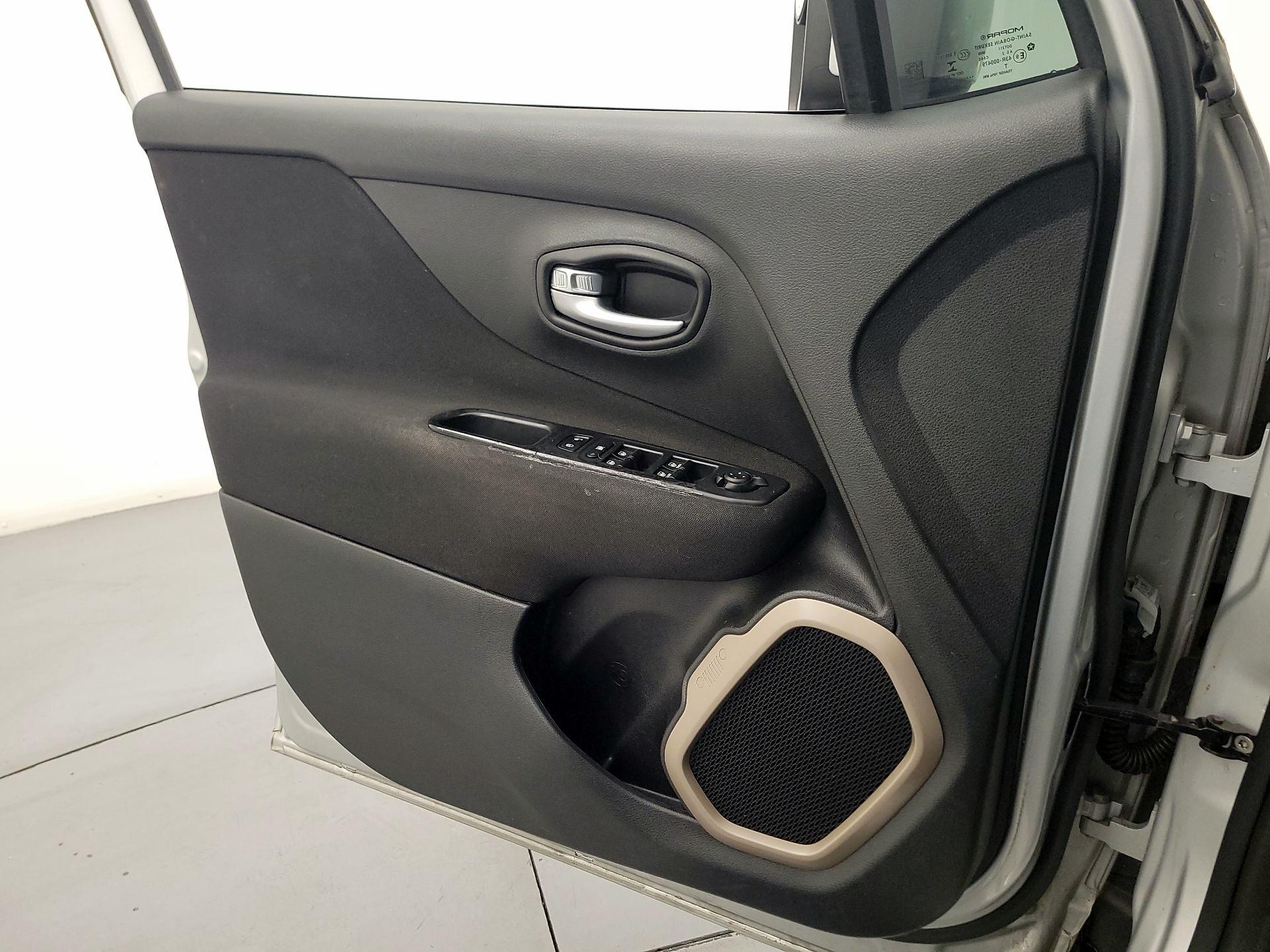 Thumbnail: 2015 Jeep Renegade - 12