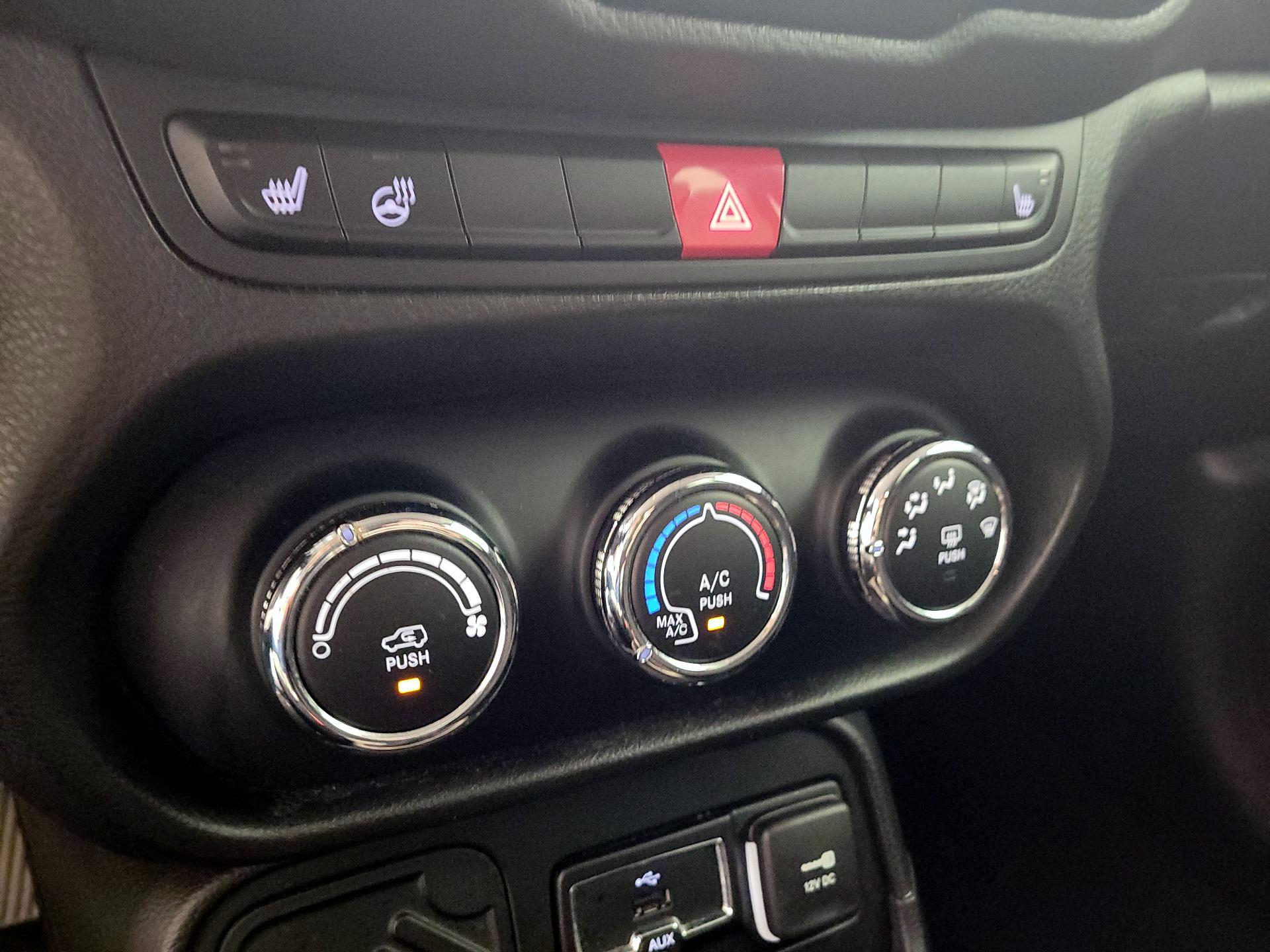 Thumbnail: 2015 Jeep Renegade - 14