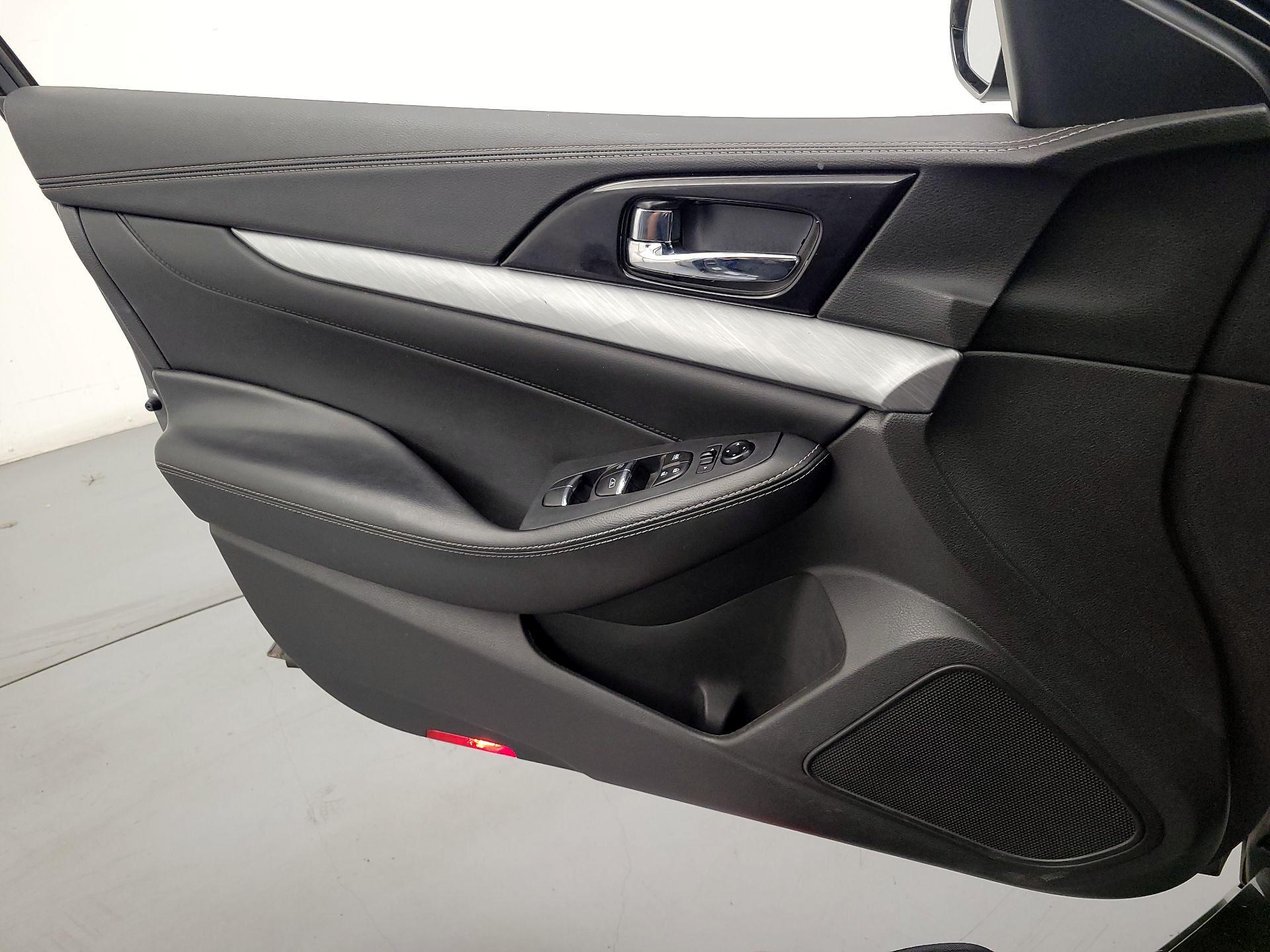 Thumbnail: 2016 Nissan Maxima - 12