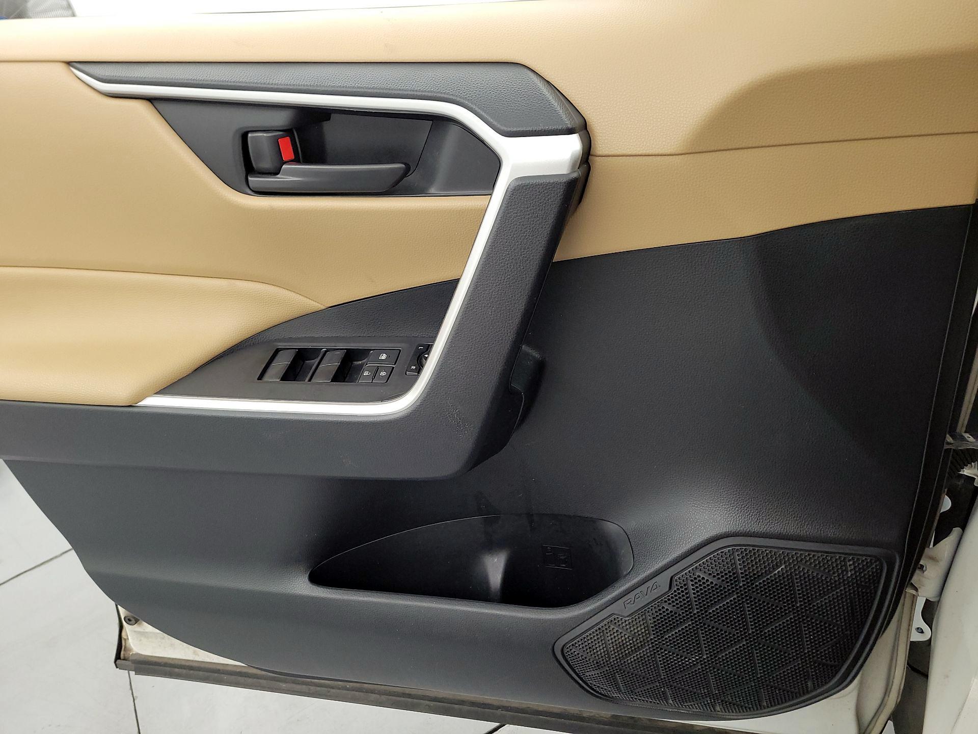 Thumbnail: 2019 Toyota RAV4 - 12