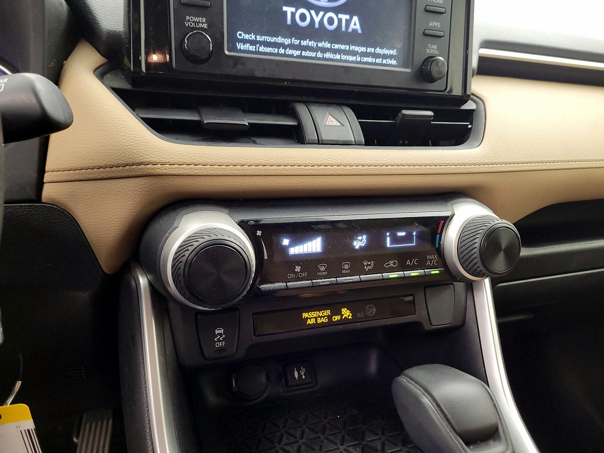 Thumbnail: 2019 Toyota RAV4 - 16