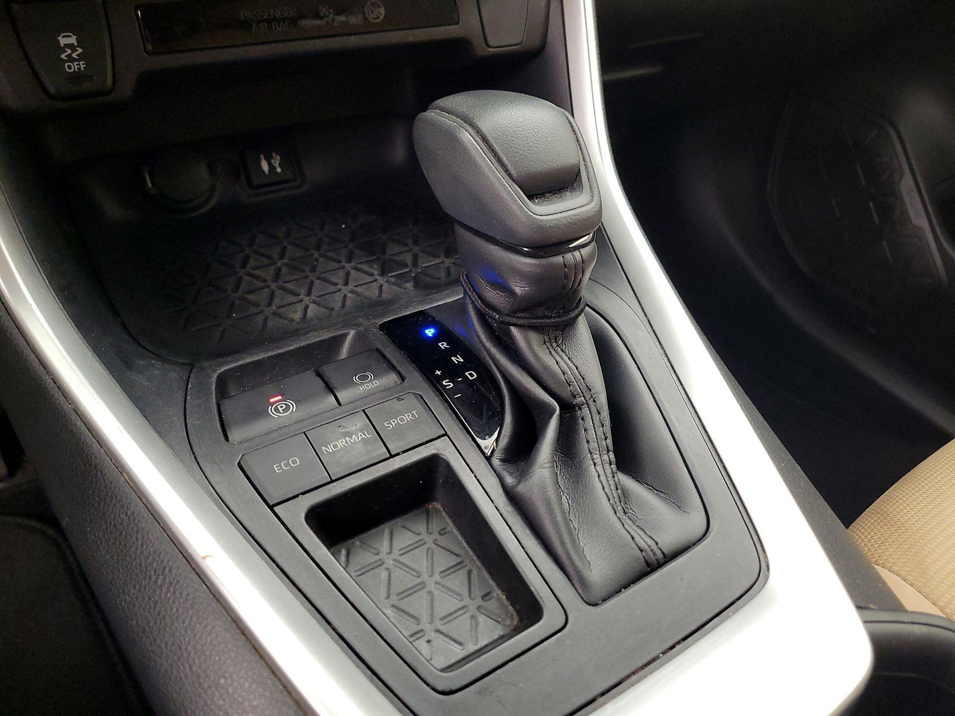 Thumbnail: 2019 Toyota RAV4 - 17