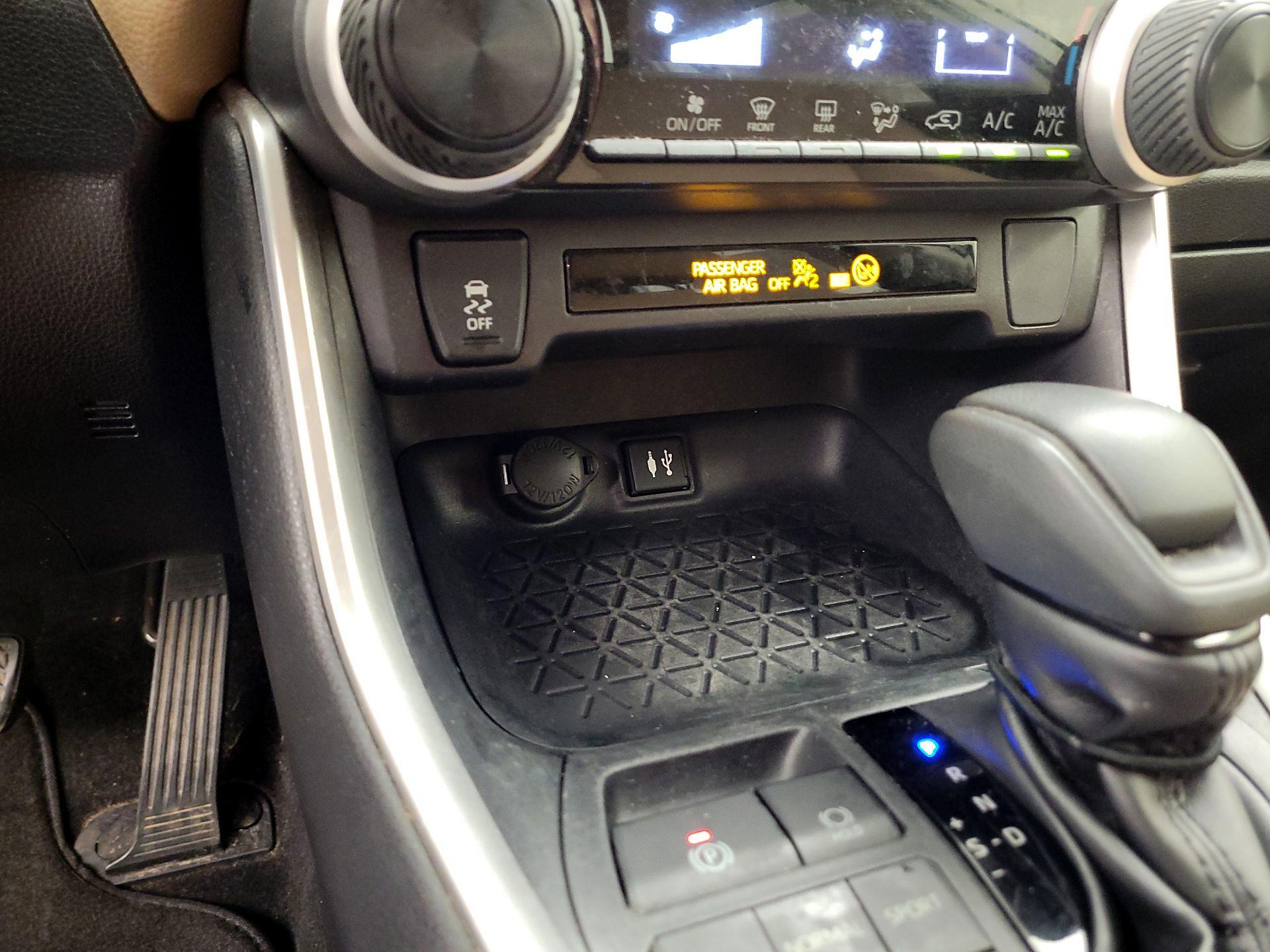 Thumbnail: 2019 Toyota RAV4 - 18