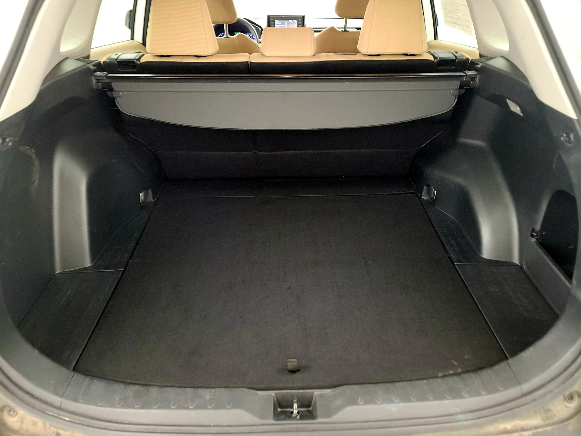 Thumbnail: 2019 Toyota RAV4 - 20