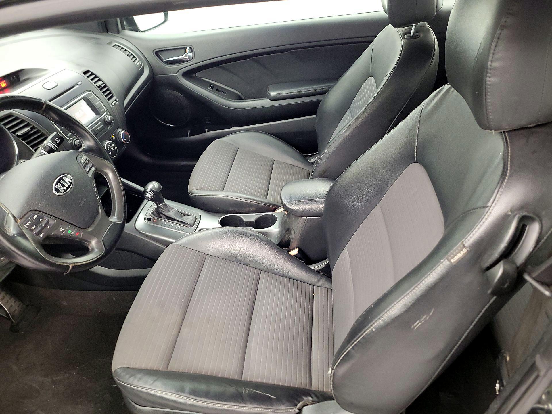 Thumbnail: 2016 Kia Forte - 11