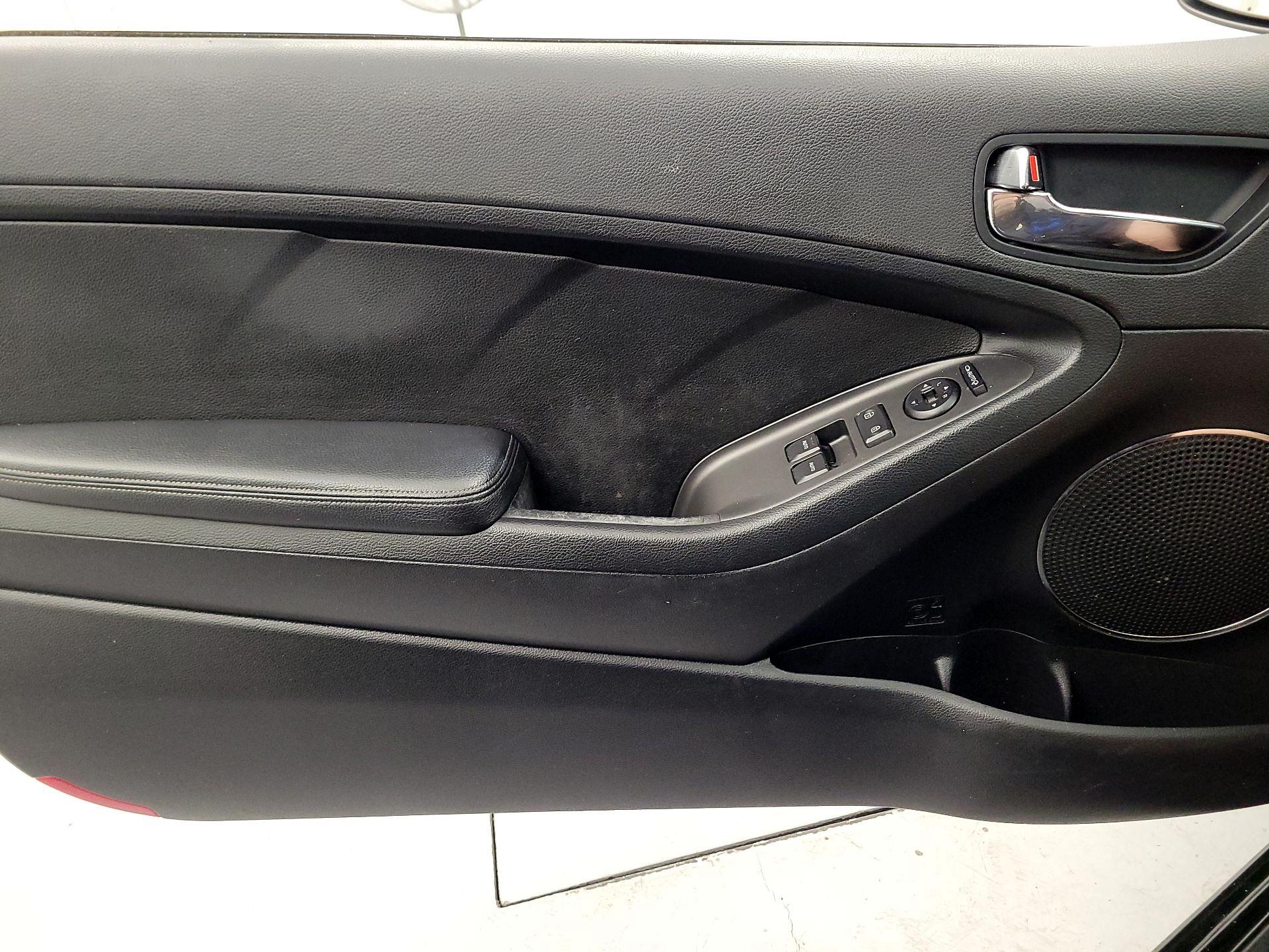 Thumbnail: 2016 Kia Forte - 12