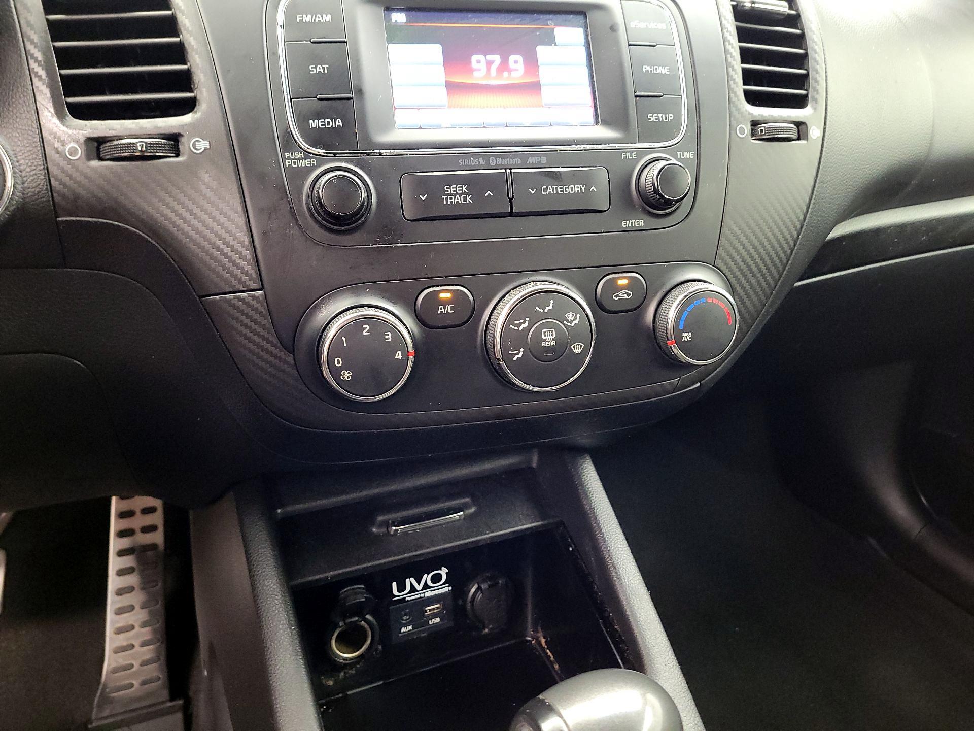 Thumbnail: 2016 Kia Forte - 16