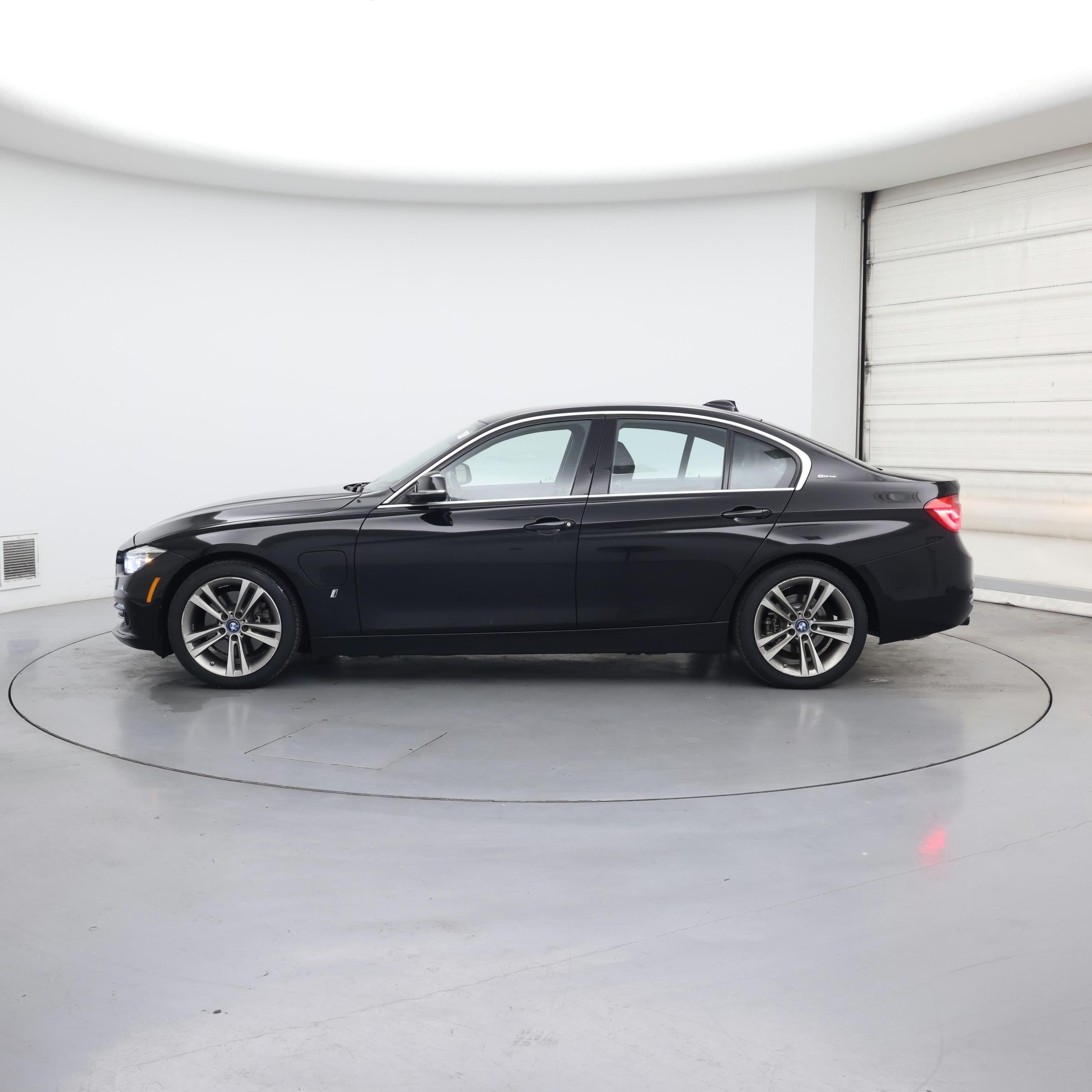 Thumbnail: 2018 BMW 3 Series - 3