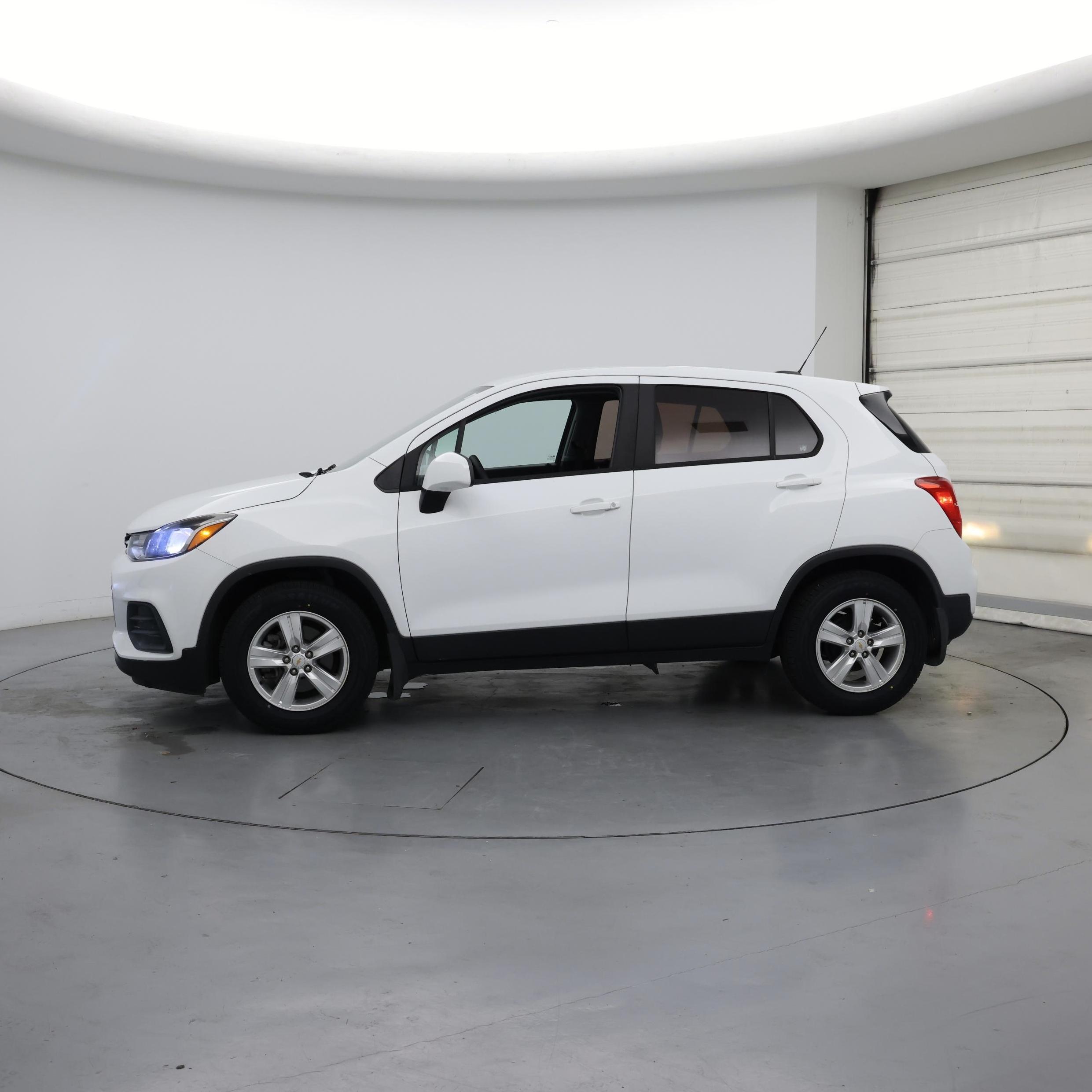 Thumbnail: 2020 Chevrolet Trax - 3