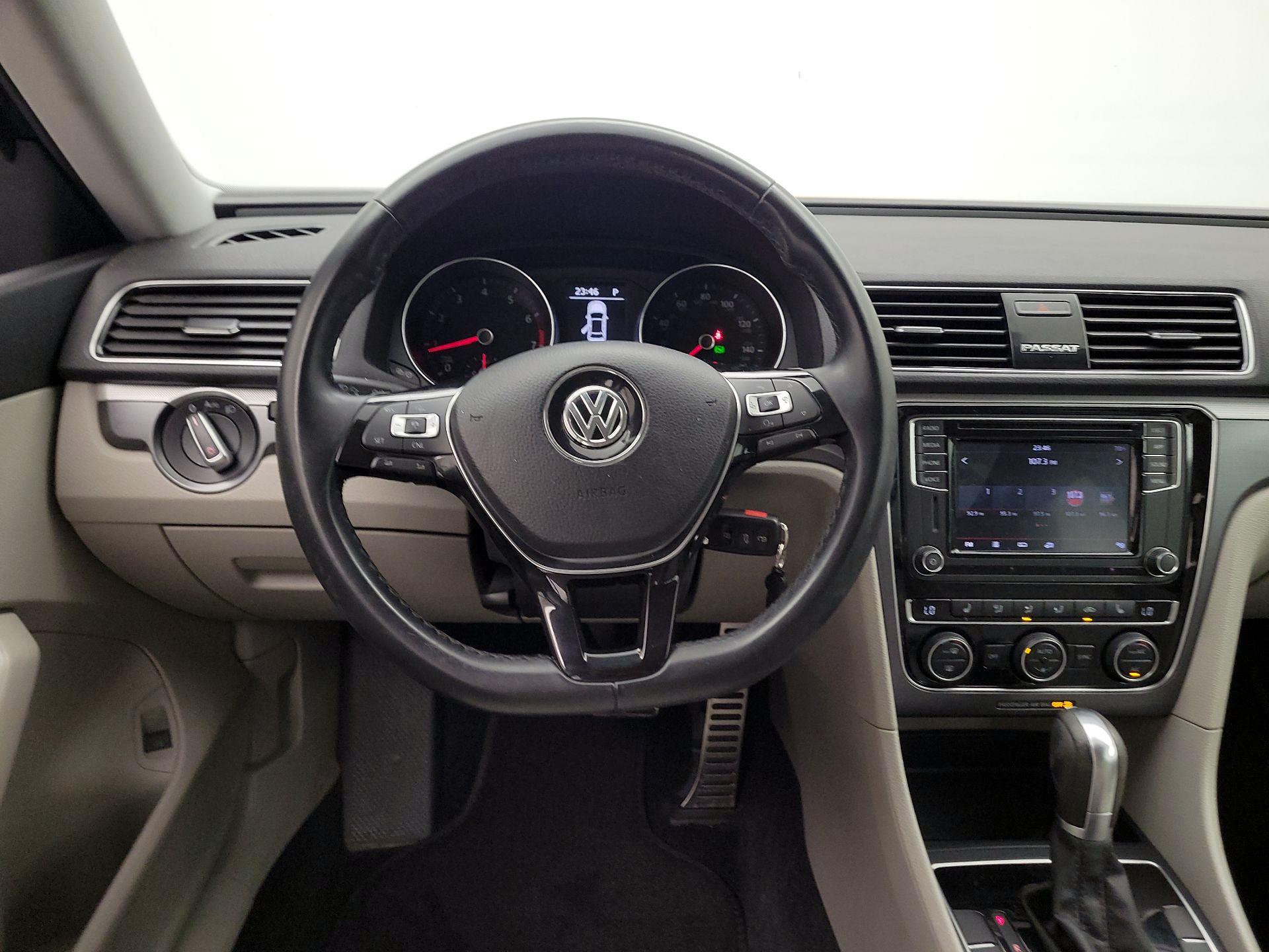 Thumbnail: 2018 Volkswagen Passat - 10