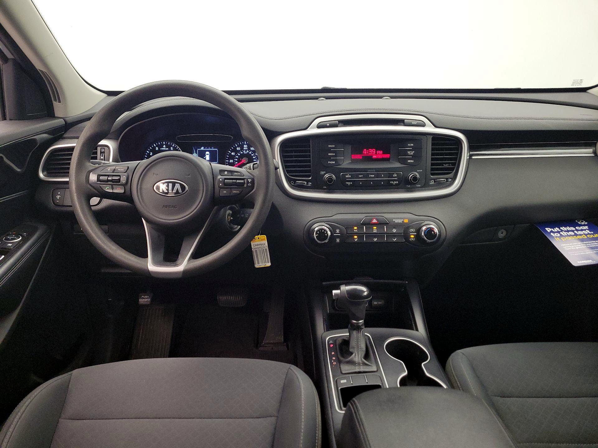 Thumbnail: 2017 Kia Sorento - 9