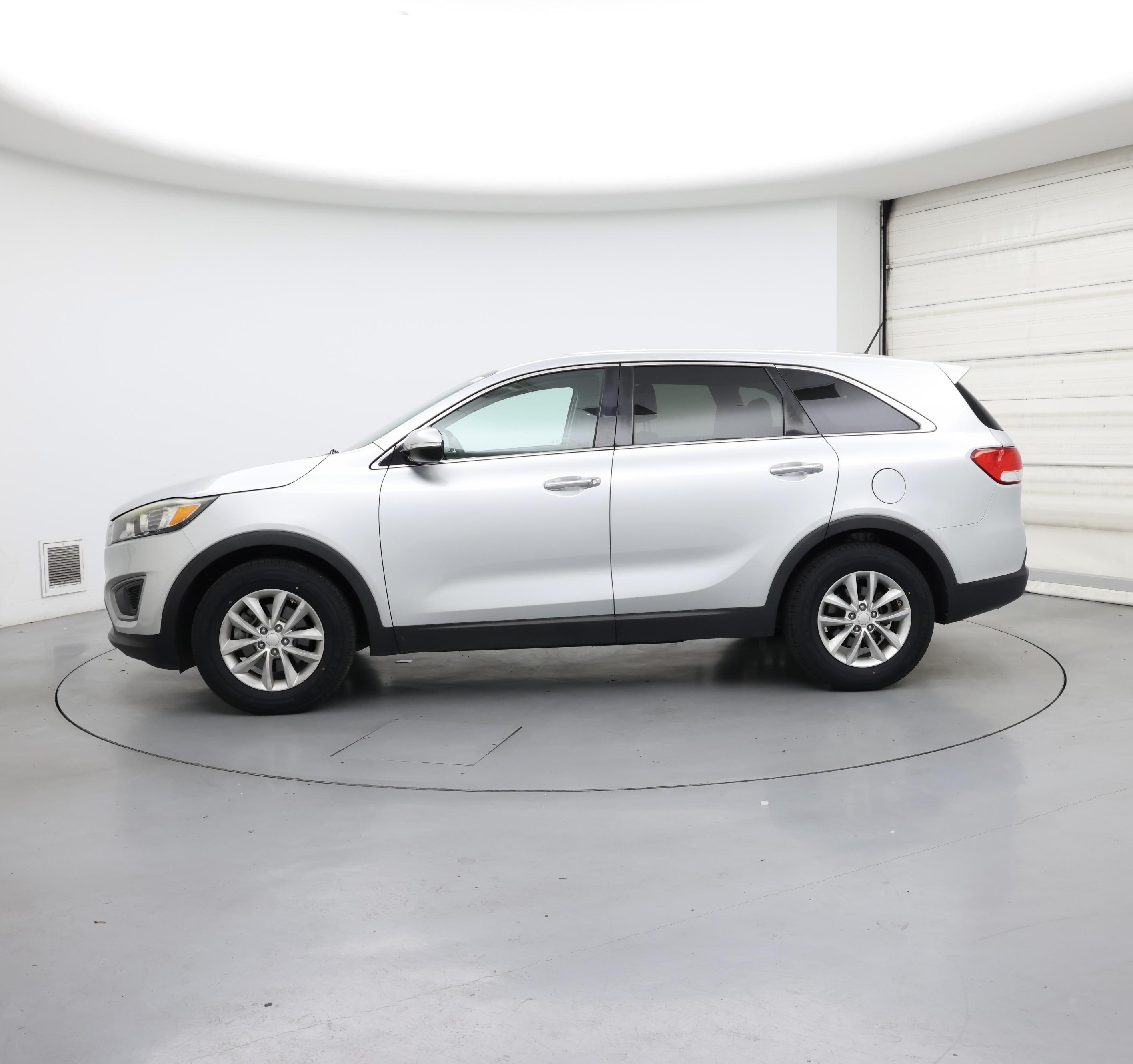 Thumbnail: 2017 Kia Sorento - 3