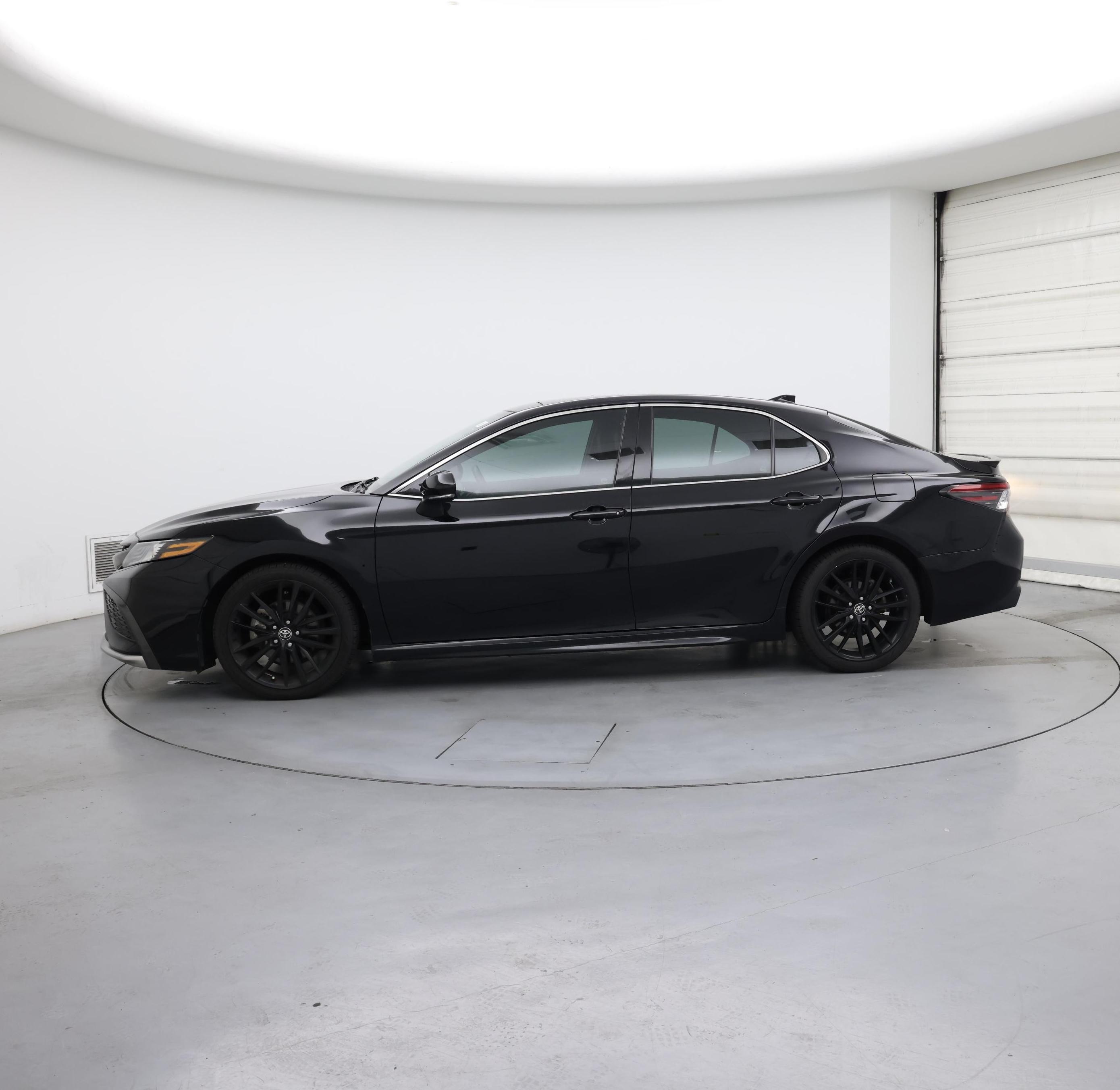 Thumbnail: 2021 Toyota Camry - 3
