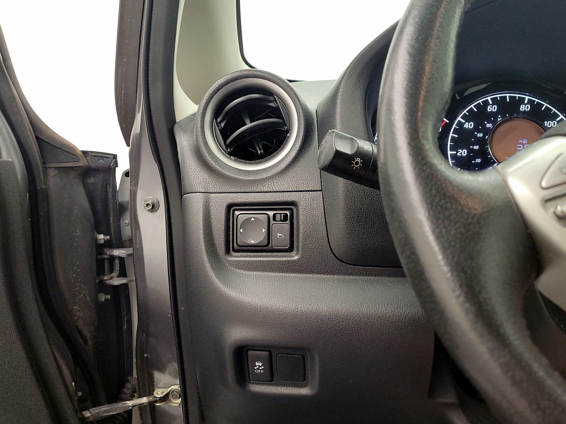 Thumbnail: 2016 Nissan Versa Note - 13