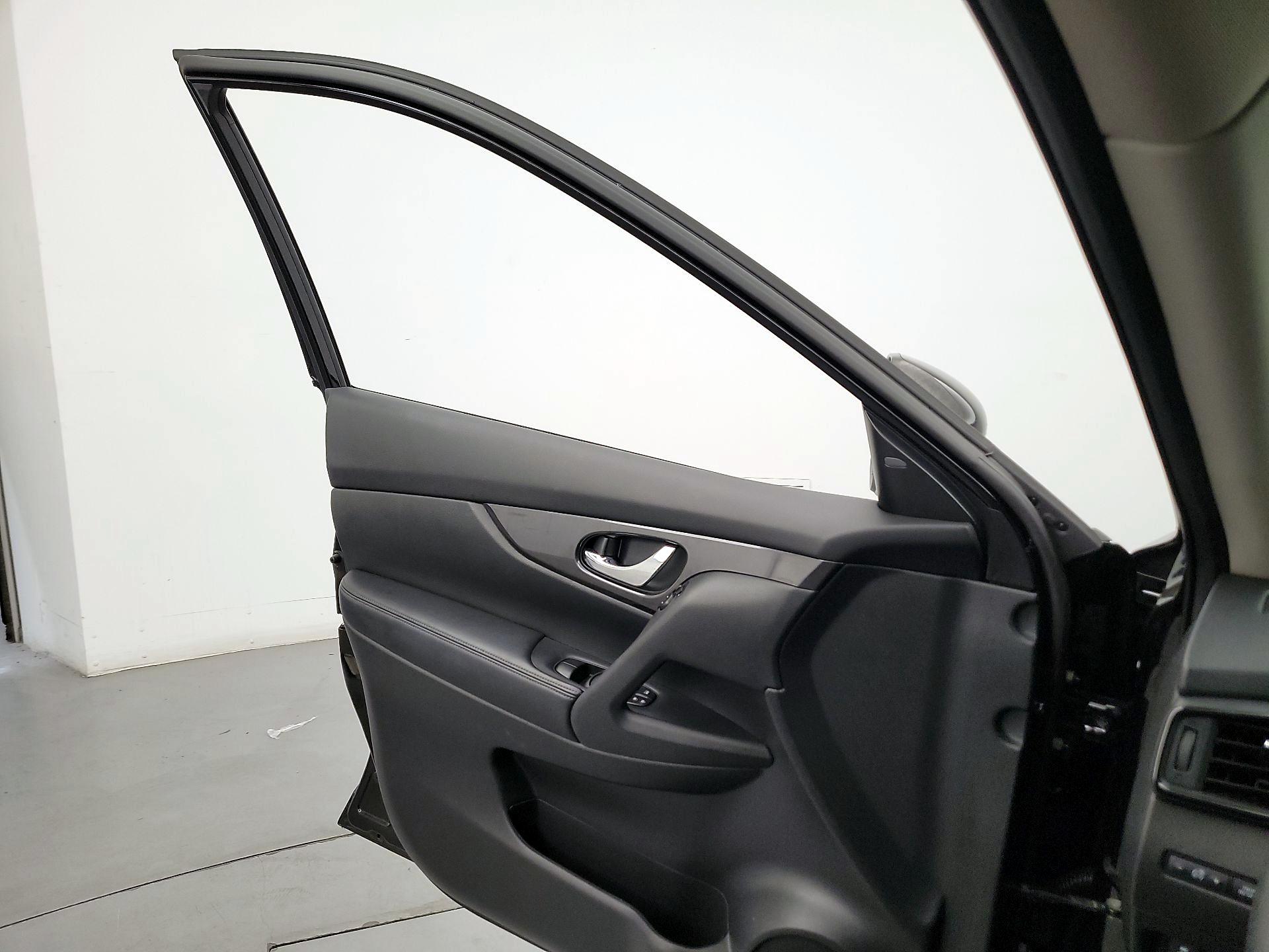 Thumbnail: 2020 Nissan Rogue - 12