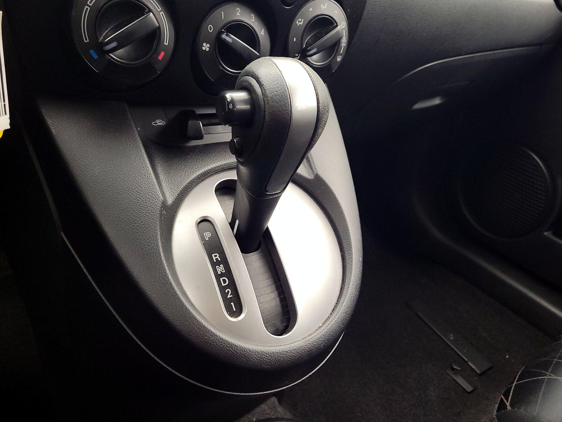 Thumbnail: 2014 Mazda Mazda2 - 16