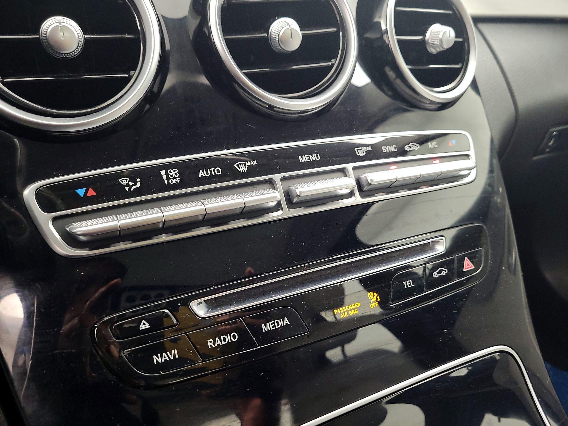 Thumbnail: 2015 Mercedes-Benz C-Class - 17