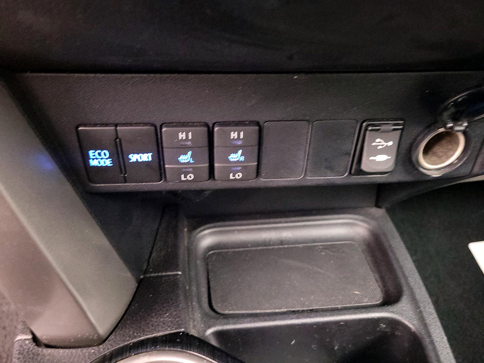 Thumbnail: 2016 Toyota RAV4 - 17