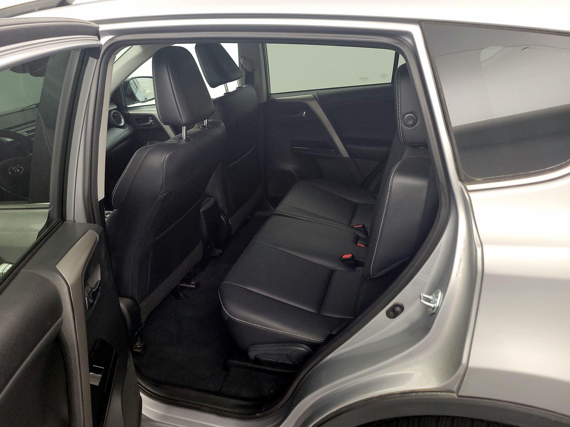 Thumbnail: 2016 Toyota RAV4 - 18