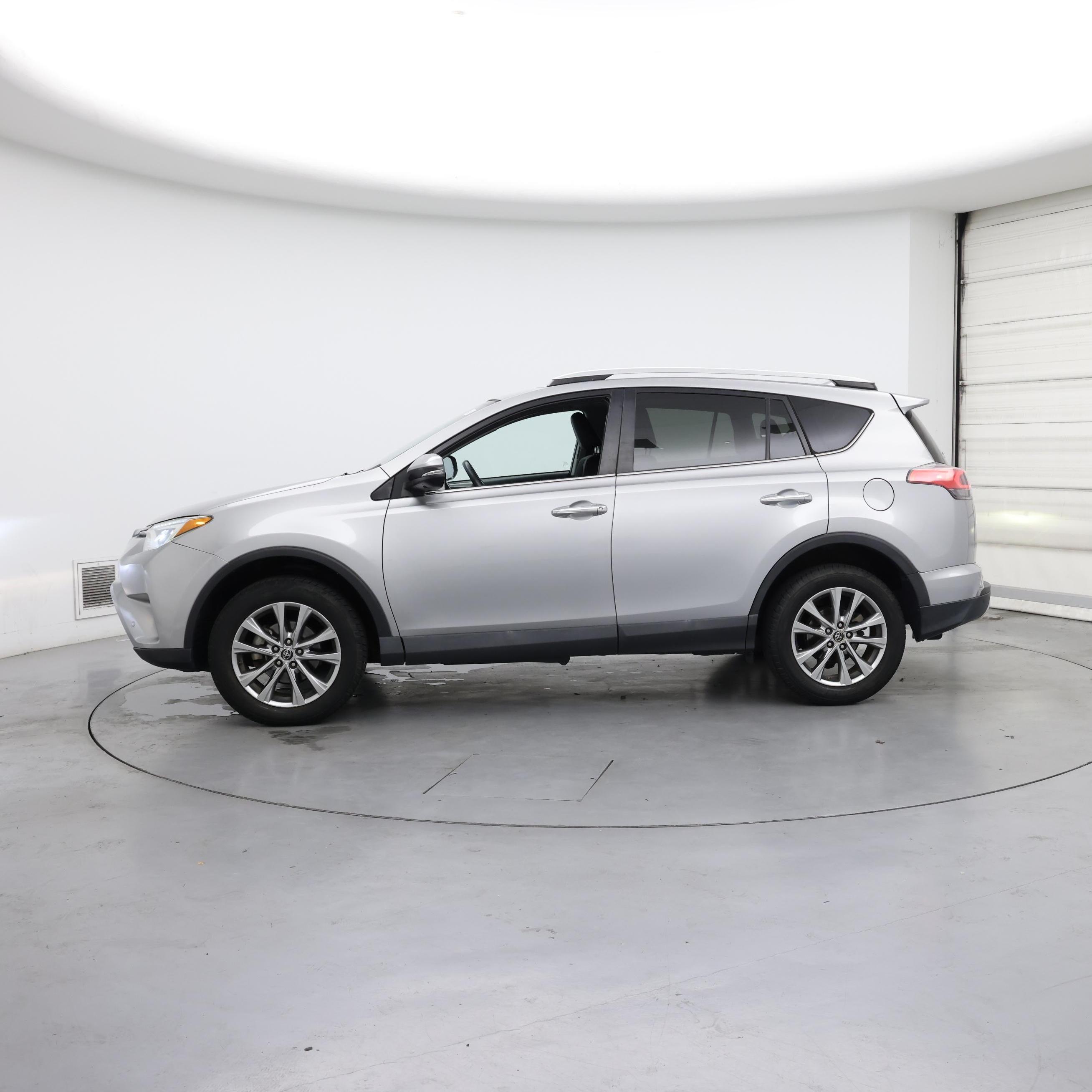Thumbnail: 2016 Toyota RAV4 - 3