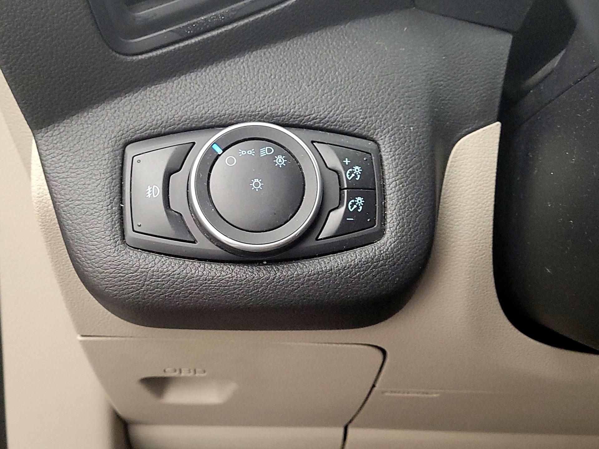 Thumbnail: 2016 Ford C-Max - 13