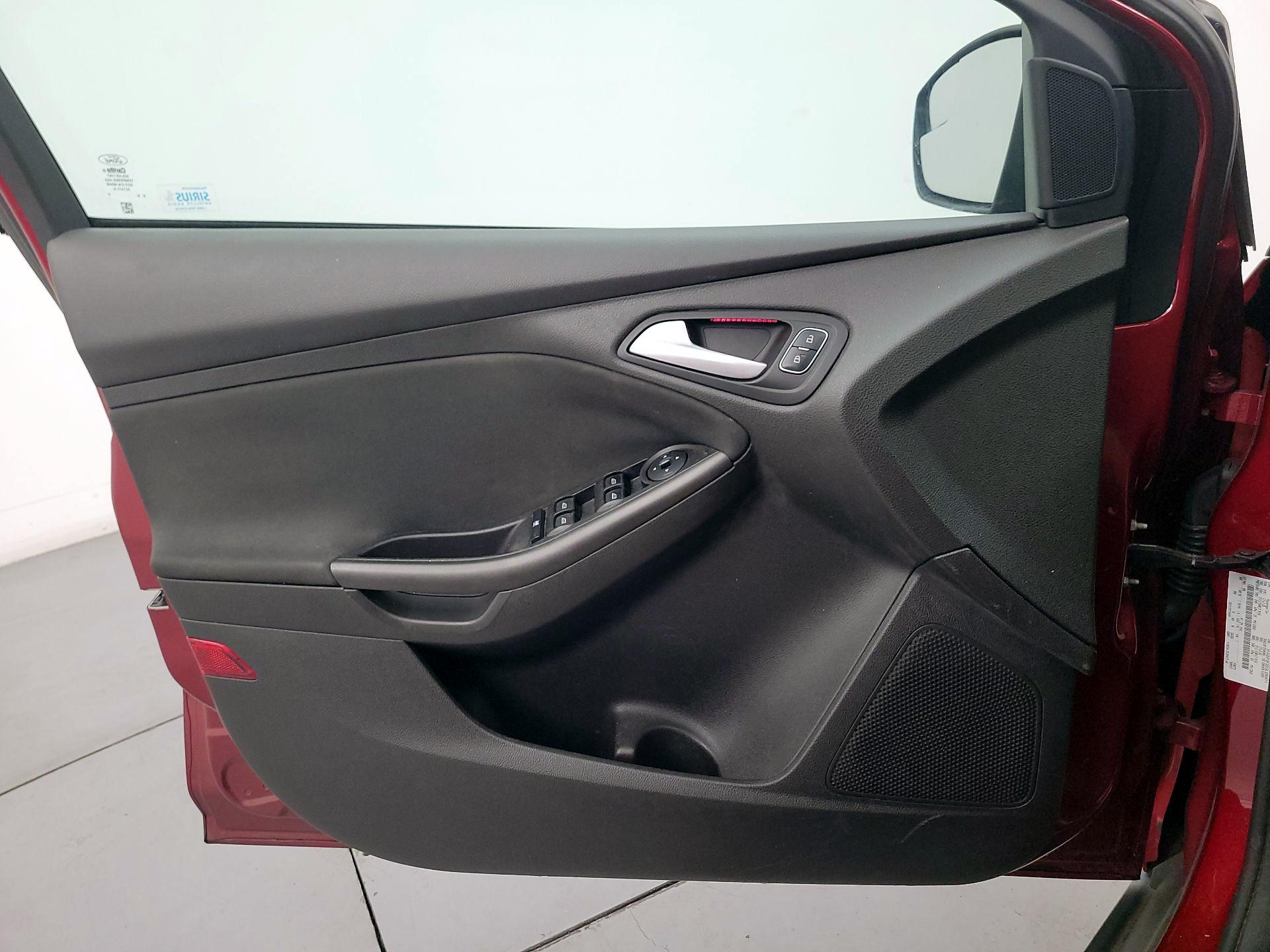 Thumbnail: 2016 Ford Focus - 12