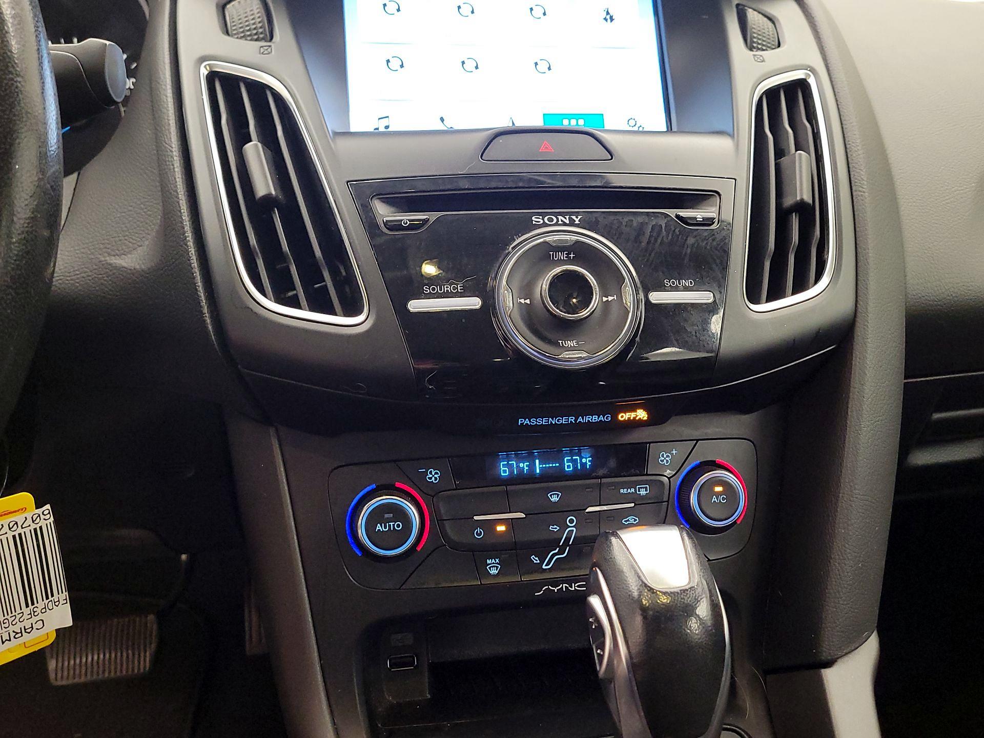 Thumbnail: 2016 Ford Focus - 16
