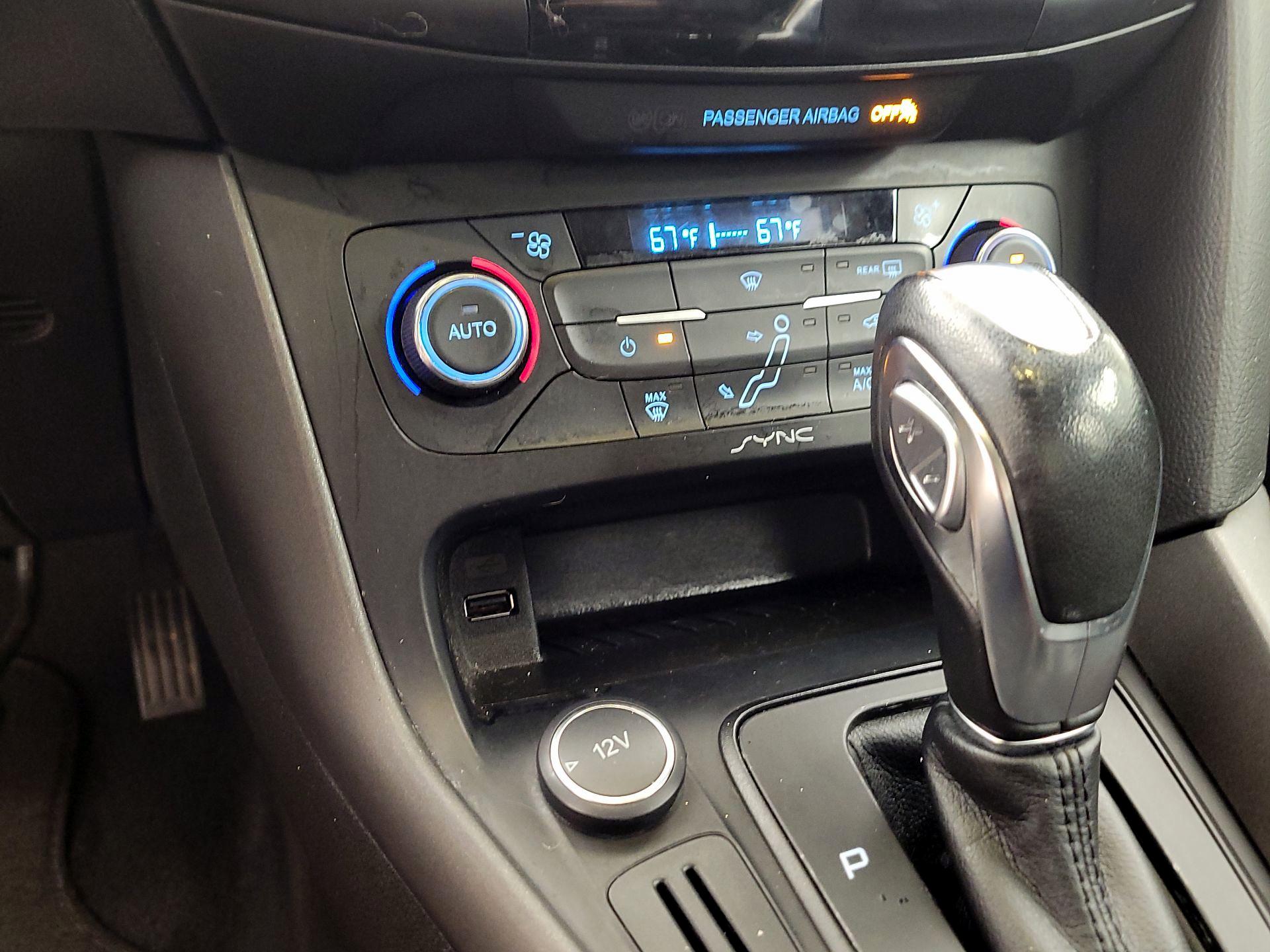 Thumbnail: 2016 Ford Focus - 18