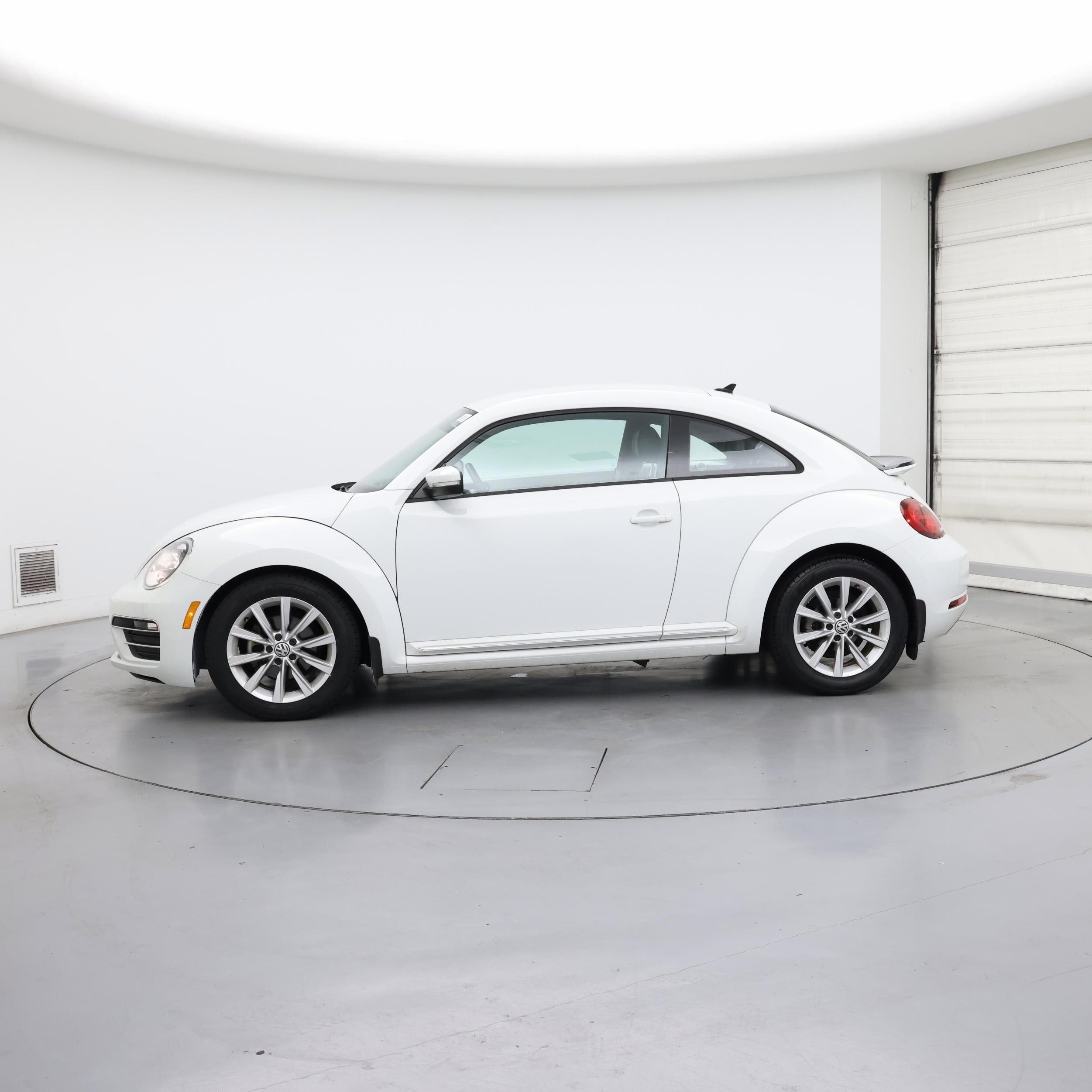 Thumbnail: 2017 Volkswagen Beetle - 3