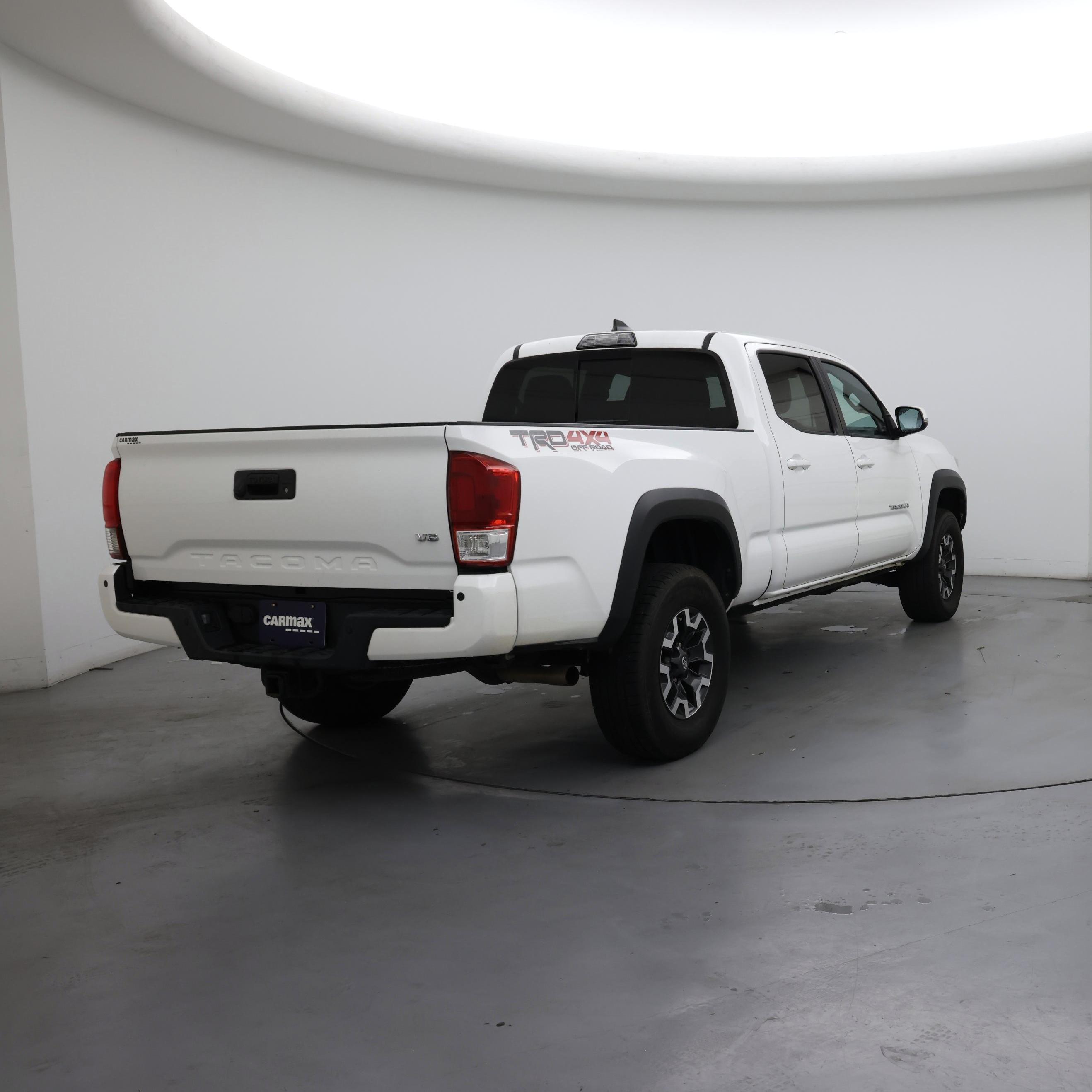 Thumbnail: 2018 Toyota Tacoma - 8